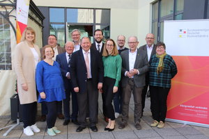 (v.l.n.r.): Sonja Lenz, Ricarda Würzler (Bundesv. Deutsche Bläserjugend), Dietmar Anlauf, Ernst Oestreicher, Kay Prieß, Michael Weber, Nicolas Ruegenberg, Anita Huhn (Bundesgeschäftsführerin), Olaf Biermann, Frank Bott, Heiko Schulze, Ursula Anlauf (© BDMV/Friedrich Kulke)