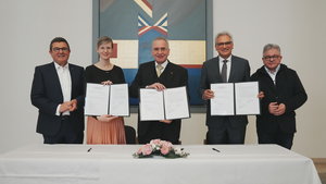 (v.l.n.r.): Franz Josef Pschierer (Präsident Allgäu Schwäbischer Musikbund e.V.), Katrin Albsteiger (Oberbürgermeisterin der Stadt Neu-Ulm), Paul Lehrieder MdB (Präsident der Bundesvereinigung Deutscher Musikverbände e.V.), Gunter Czisch (Oberbürgermeister der Stadt Ulm) und Guido Wolf, MdL (Präsident Blasmusikverband Baden-Württemberg e.V.)